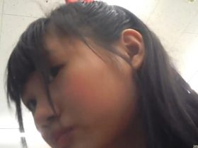 【盗撮動画】イイやつです！即削除！某ご当地アイドルの十代ロリ美少女のパンチラを愛好家が隠し撮り！