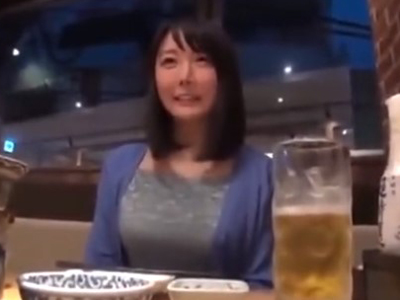 不倫希望の巨乳素人妻を自宅に招いてハメ撮りパコ