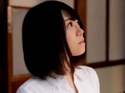 清純派な童顔美少女がおっさんとの濃密ハメで心からのマジイキ