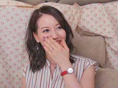 セックスレスの欲求不満セレブ妻がナンパ師の誘惑に負けて中出しカーセックス