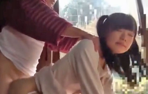 ガチロリ娘が爺の死にぞこないチンポで生中出しされて子孫繁栄