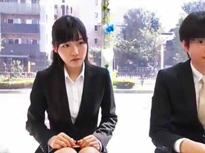 「やるの？ウソでしょ！？」素朴な雰囲気がグッドなOL美少女が同僚君とエロミッション