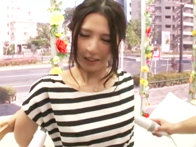 容赦ない電マ責めで潮を吹かされて生ハメされるフェロモン系美女