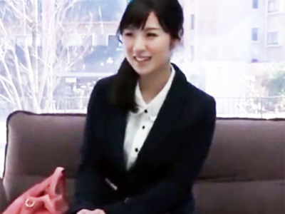 短小で早漏の男として価値のない上司にも優しく早漏改善サポートしてくれる美人OL