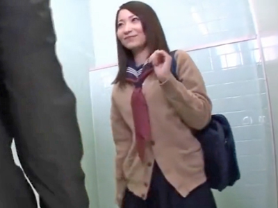 アナルを売りにオジサンと援交してる女子校生