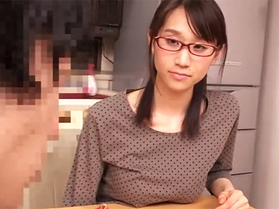 モテずにため込み過ぎた男がついに地味メガネママのおっぱいに発情するｗ