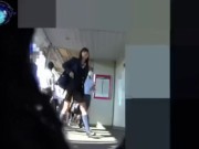 【盗撮動画】激カワ美少女の制服女子校生を付け回してパンチラを撮影した映像がネット公開される！