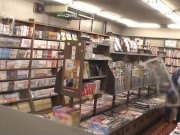 ポニーテールの小柄な制服少女が本屋でセクハラされて立ちバックで犯...