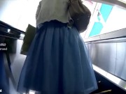 【HD盗撮動画】ピンクの時計！親切で優しい激カワお嬢さんを尾行してスカート捲りパンチラ！！