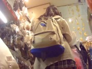 【盗撮動画】マニア様必見！ウブで処女そうな制服少女二人組の喰い込みパンチラ使い放題ｗｗｗ
