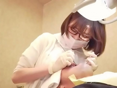 治療中にティクビを挑発してくる可愛い歯科衛生士の院内SEX