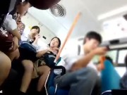 【盗撮動画】信号待ちしてた可愛い制服女子校生にさり気なく付きまとってパンチラを尾行撮影したｗｗｗ