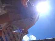 【隠撮動画】危険行為！清純派系OLのお姉ちゃんの背後に陣取ってスカート捲りパンチラ！！