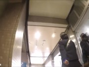 【盗撮動画】アドケナイ表情を残す制服美少女のプリプリ下半身からパンチラを逆さ撮りしてる！！