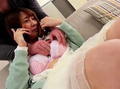 「旦那は出張して…我慢できなくて///」旦那に電話しながらセフレとの関係に覚えれる不貞奥さま
