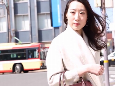 「寂しいんです…」旦那と仲悪くはないと言いながらも野外でデカチン欲しがる超どエロ奥さまｗ