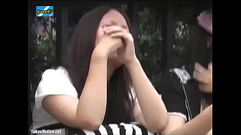 【盗撮動画】イイやつです！街撮りパンチラ!!!アイドル級美少女の股間凝視ｗｗｗ