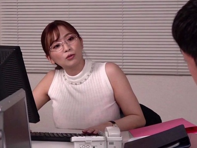会社ではバリバリ仕事をこなす理想の女上司→そんな爆乳OLと終電を逃して2人きりにｗ