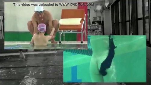 ●[ドッキリ☆ プールの中で溶け出す水着♡]