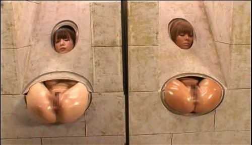 ●[お尻だけ壁面から突き出して衆人レ〇プされる女の子♡]