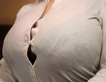 ヤリたくて仕方なかった爆乳上司を出張先でハメる