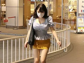 逆バニー姿で男子を誘惑するHなお姉ちゃん