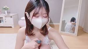 クールなふりをするが体は正直で喘ぐ顔にぶっかける！