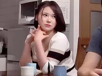 欲求不満な義理の姉の誘惑に負けてこっそりH