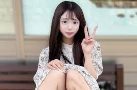 愛嬌抜群の新卒22歳美容師のドMちゃん。