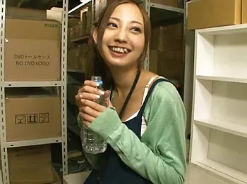 倉庫バイトに来た美少女に媚薬を仕込んで強制発情！