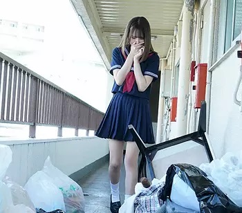 隣に住む制服女子に興奮し自宅に引きずり込み襲う！