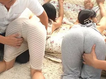 ママ友たちが同時にマッサージ体験で寝取られる