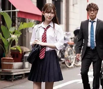 冴えない中年教師を狂わせる美少女JK