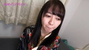 恥ずかしがり屋の美少女と濃厚ハメ撮り
